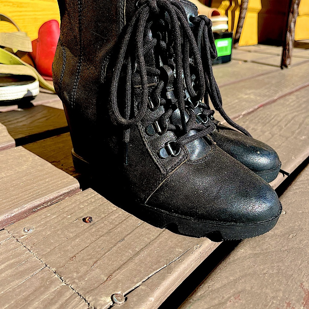 New….sorel wedge boots size 8.5